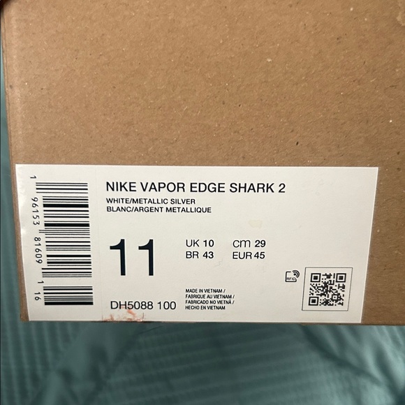 Nike White Sports Cleats - Picture 2 of 5